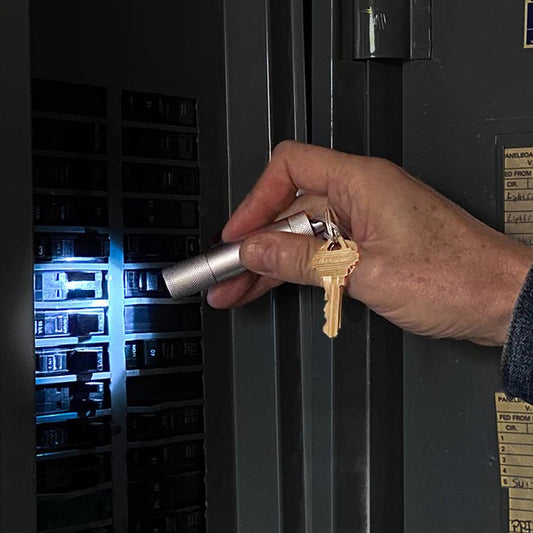 Product Image – Kikkerland Rechargeable Mini Flashlight