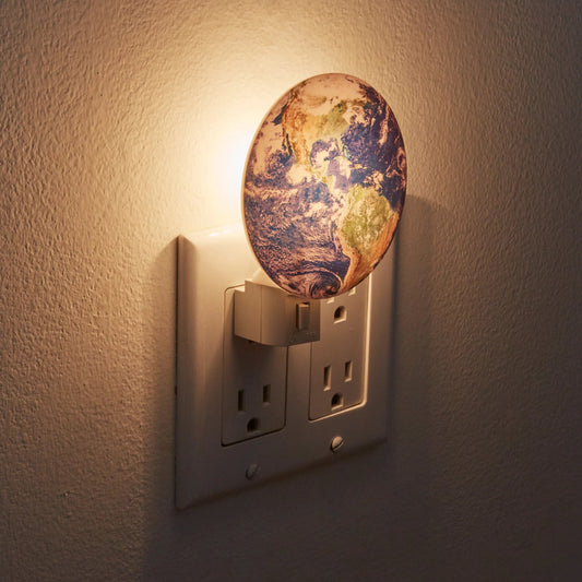 Product Image – Kikkerland Earth Night Light